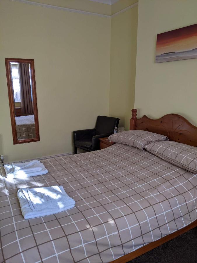 Kingswinford Guest House 佩恩顿 外观 照片