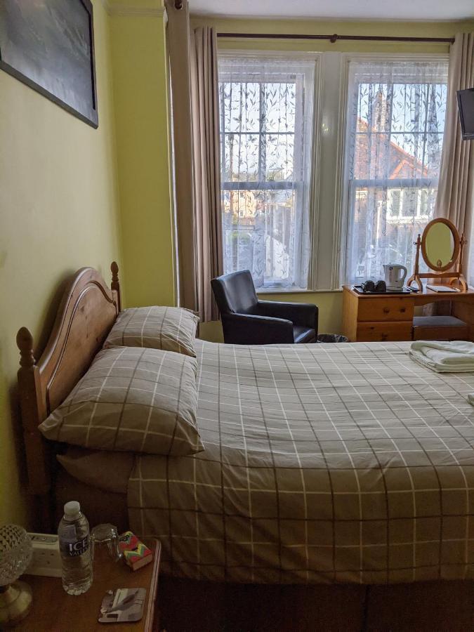 Kingswinford Guest House 佩恩顿 外观 照片