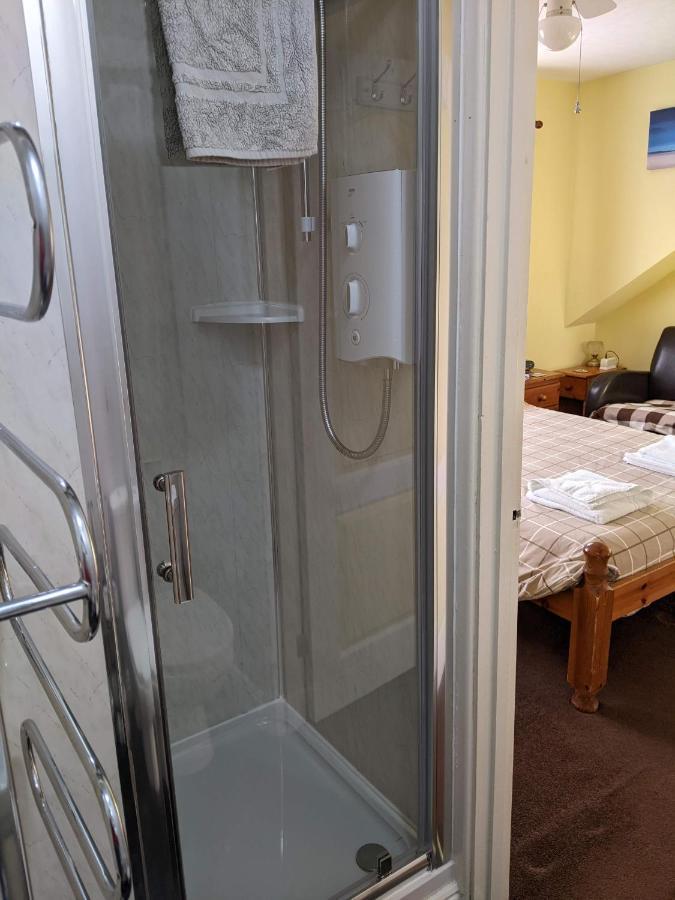 Kingswinford Guest House 佩恩顿 外观 照片