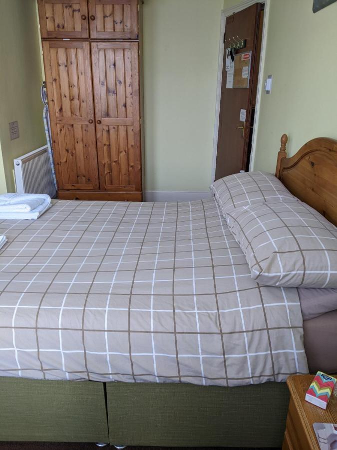Kingswinford Guest House 佩恩顿 外观 照片