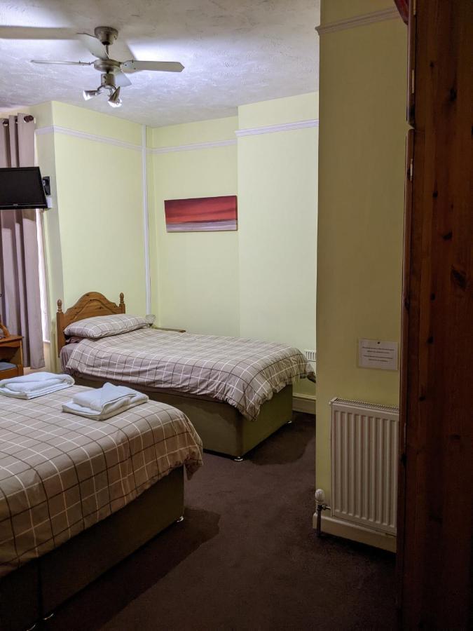 Kingswinford Guest House 佩恩顿 外观 照片