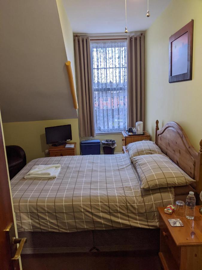 Kingswinford Guest House 佩恩顿 外观 照片