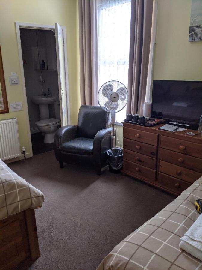 Kingswinford Guest House 佩恩顿 外观 照片