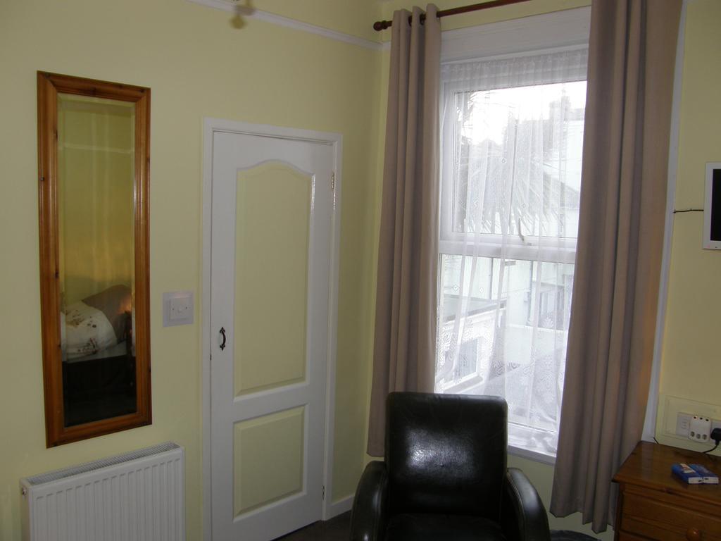 Kingswinford Guest House 佩恩顿 外观 照片